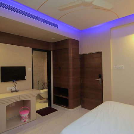 Hotel Sai Dharam Palace Shirdi Dış mekan fotoğraf