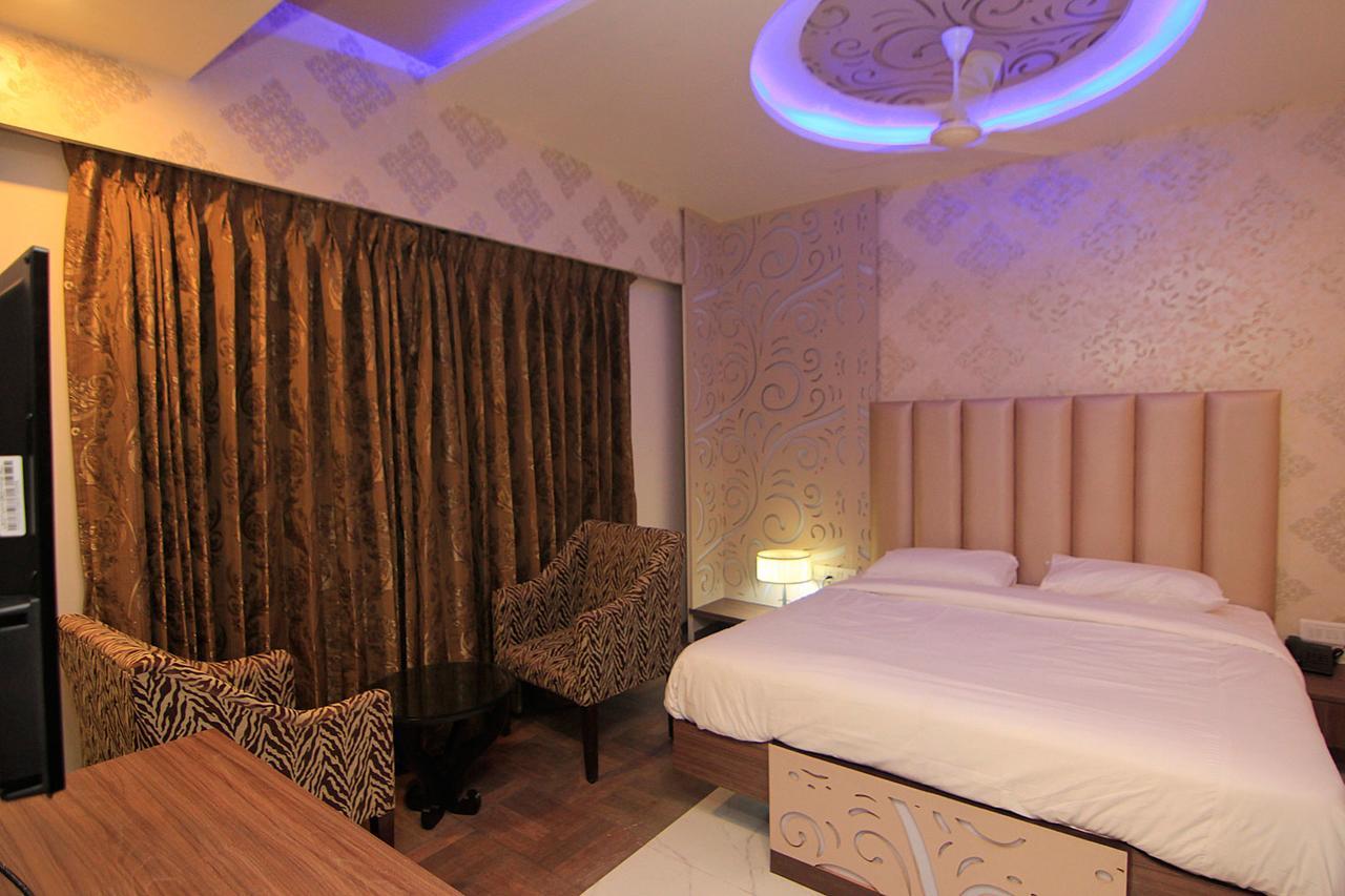 Hotel Sai Dharam Palace Shirdi Dış mekan fotoğraf