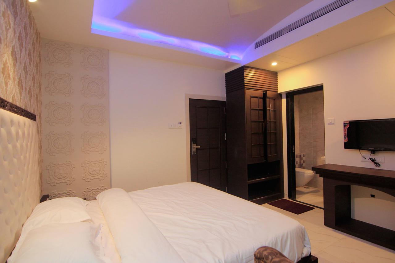Hotel Sai Dharam Palace Shirdi Dış mekan fotoğraf