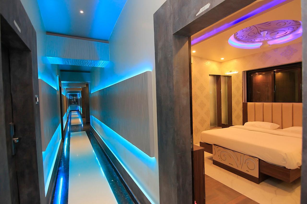 Hotel Sai Dharam Palace Shirdi Dış mekan fotoğraf