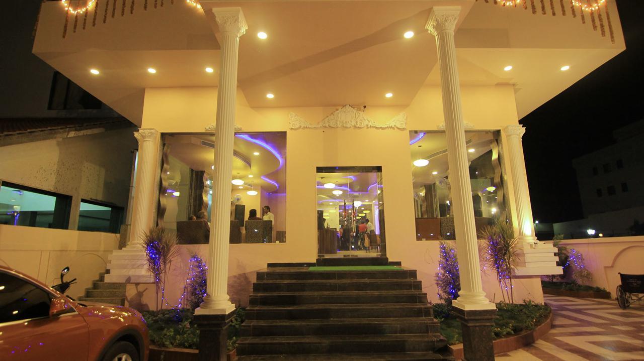 Hotel Sai Dharam Palace Shirdi Dış mekan fotoğraf