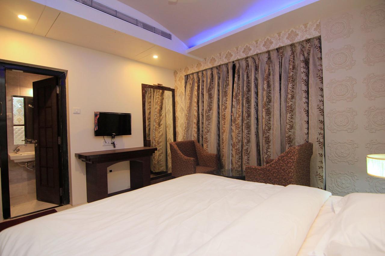 Hotel Sai Dharam Palace Shirdi Dış mekan fotoğraf