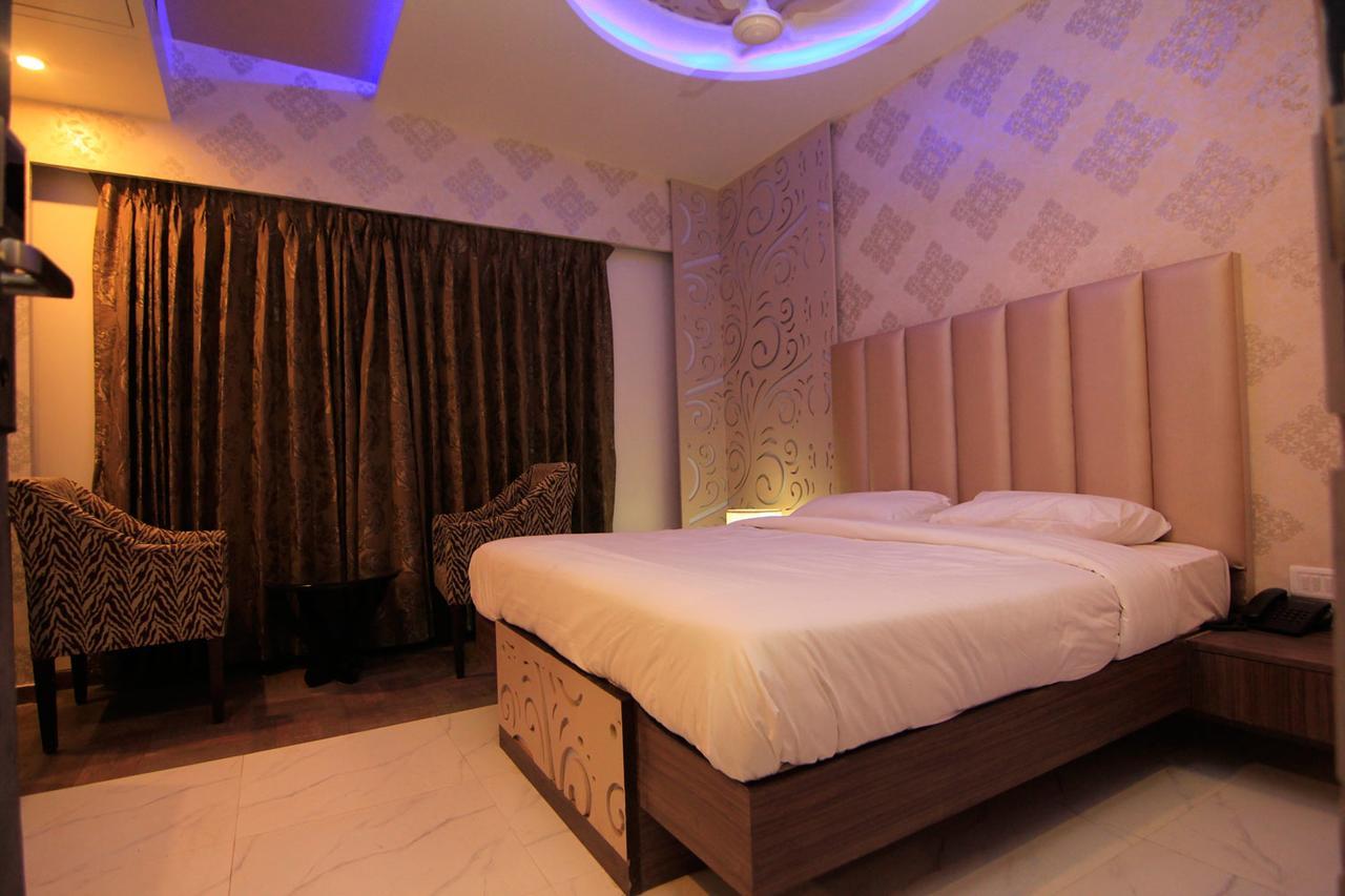 Hotel Sai Dharam Palace Shirdi Dış mekan fotoğraf