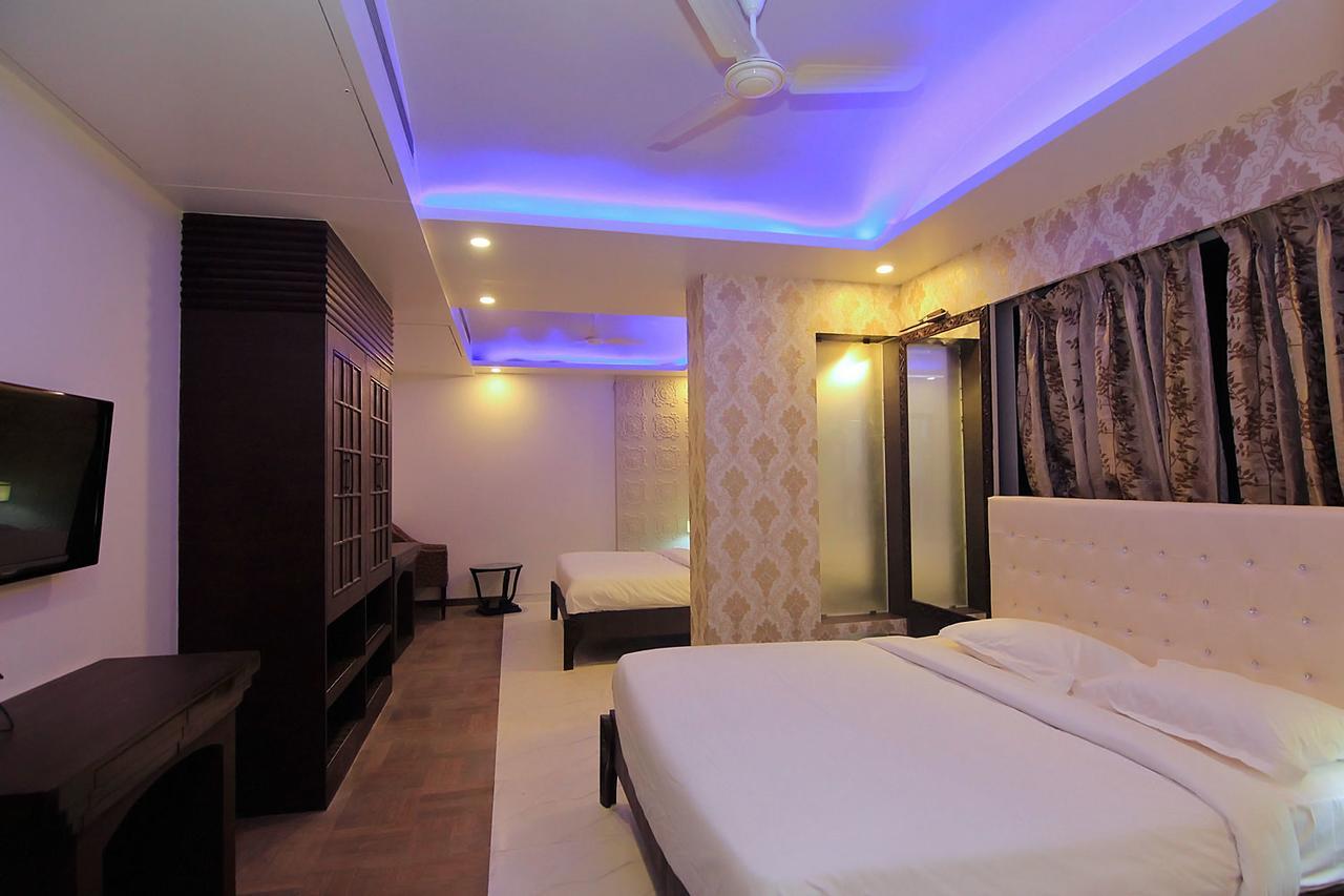 Hotel Sai Dharam Palace Shirdi Dış mekan fotoğraf
