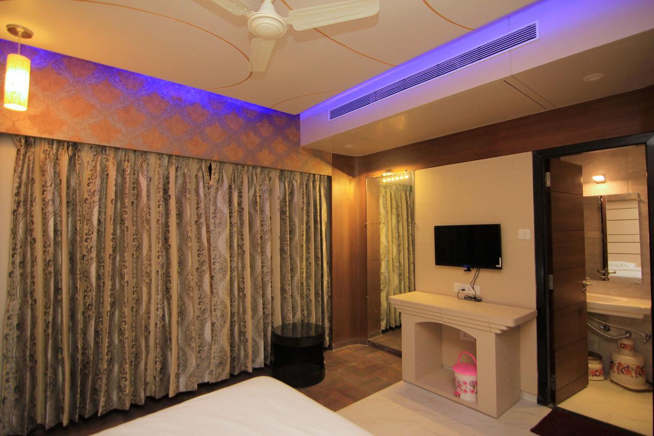 Hotel Sai Dharam Palace Shirdi Dış mekan fotoğraf