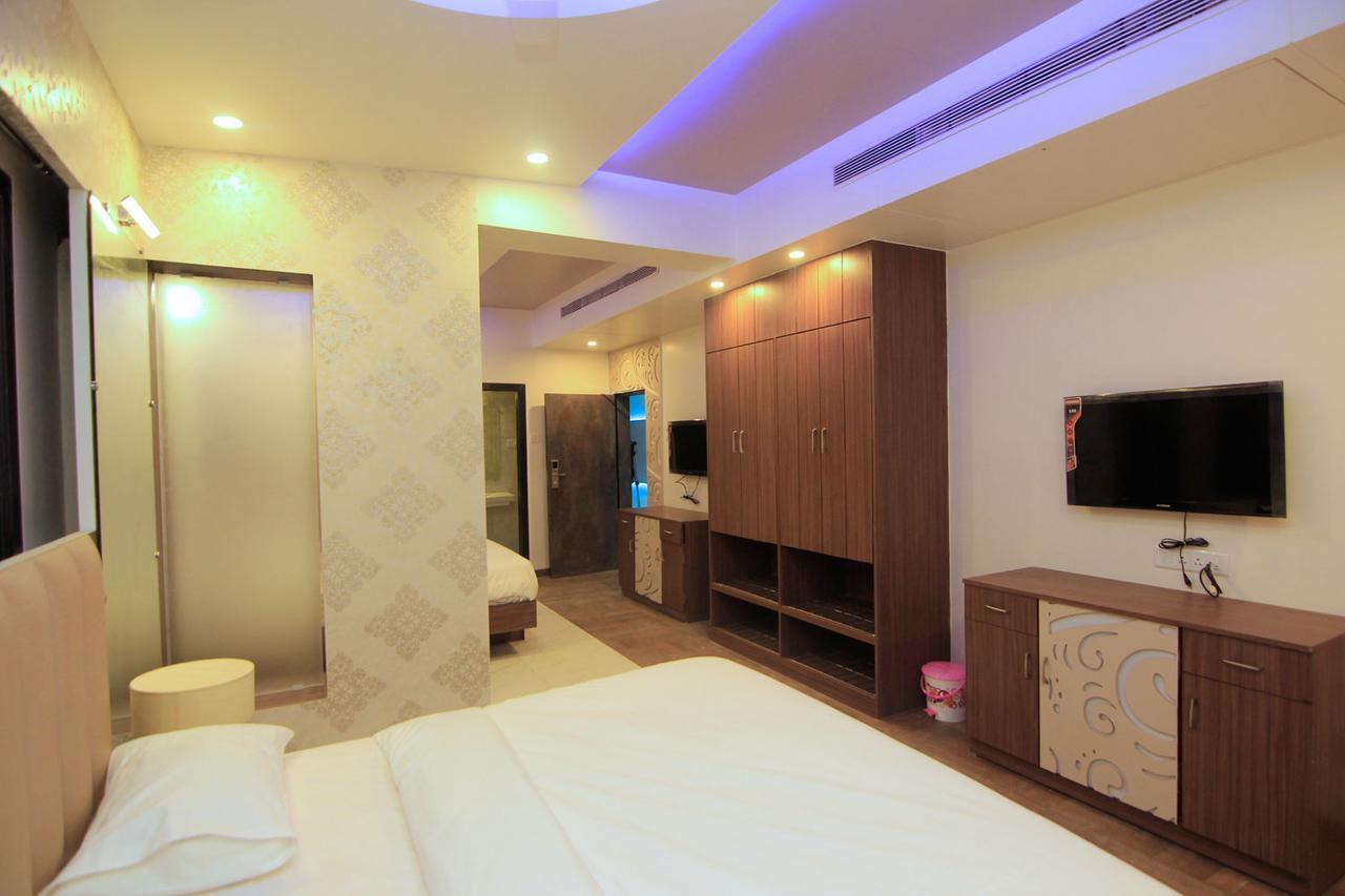 Hotel Sai Dharam Palace Shirdi Dış mekan fotoğraf