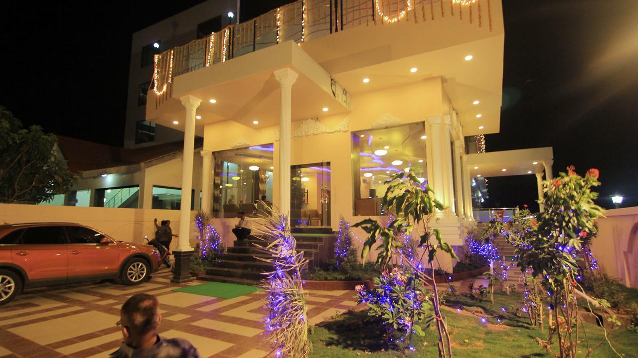 Hotel Sai Dharam Palace Shirdi Dış mekan fotoğraf