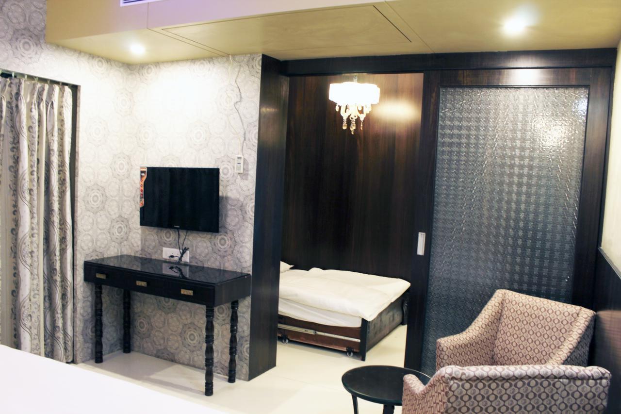 Hotel Sai Dharam Palace Shirdi Dış mekan fotoğraf