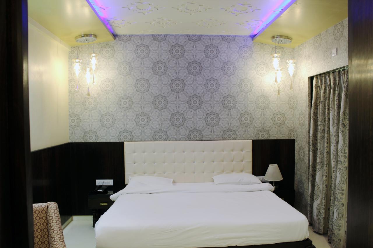 Hotel Sai Dharam Palace Shirdi Dış mekan fotoğraf